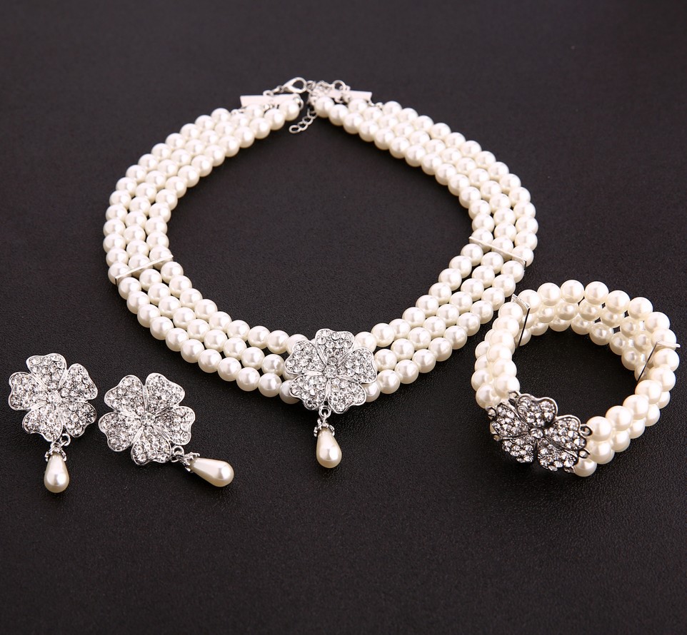 Audrey Hepburn Breakfast at Ti - Women'S Accessories In The 1950S 评论和价格