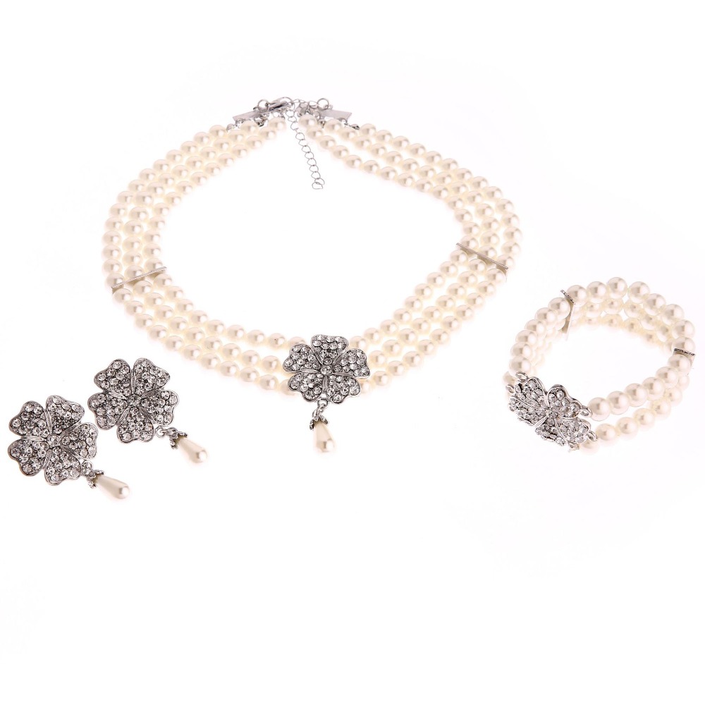 Audrey Hepburn Breakfast at Ti - Women'S Accessories In The 1950S 评论和价格