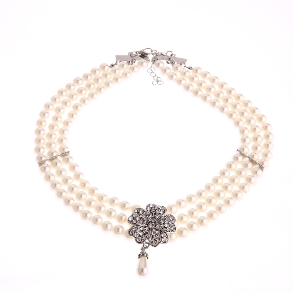 Audrey Hepburn Breakfast at Ti - Women'S Accessories In The 1950S 评论和价格